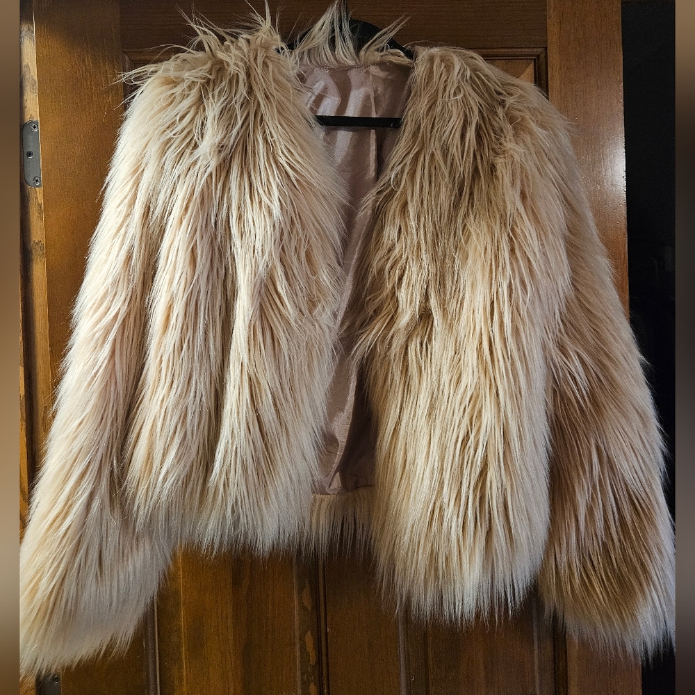 Pale Pink Women's Faux Fur Cropped Coat